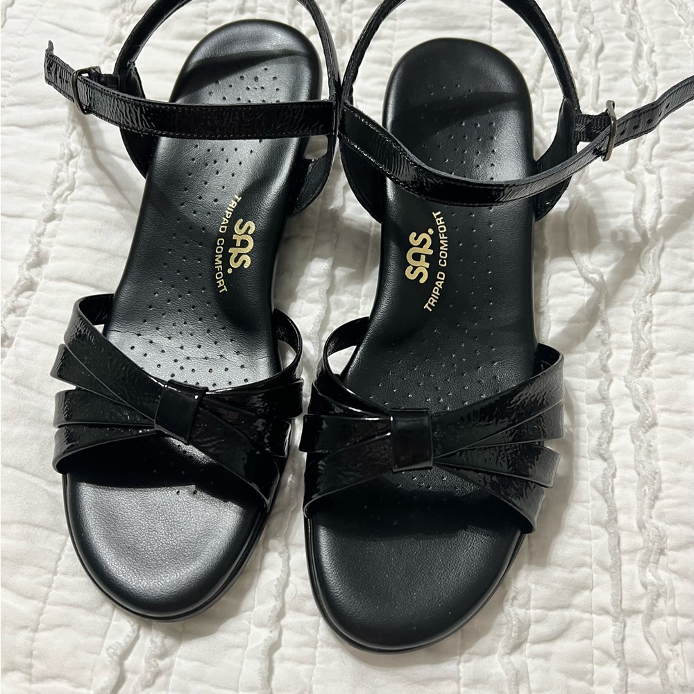 SAS Size 8W “Strippy” leather sandals